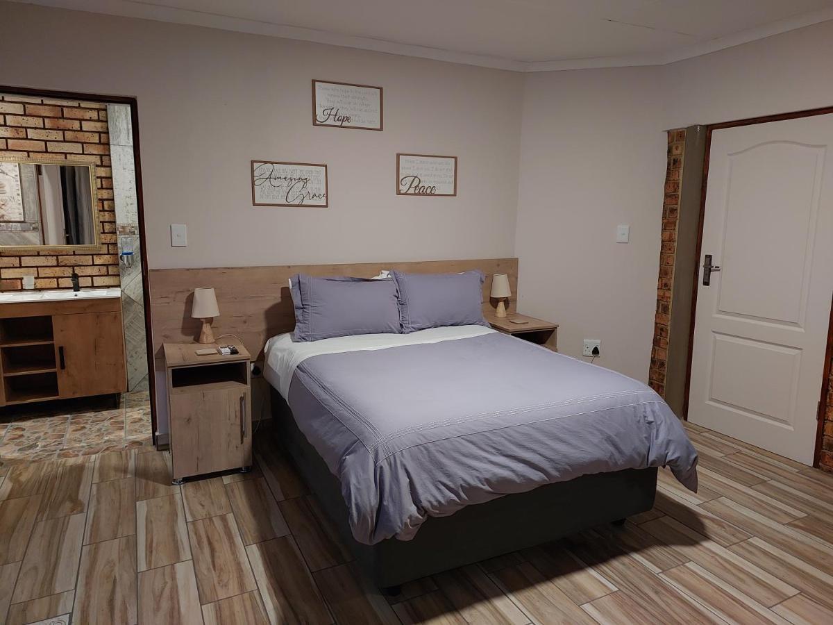 Twins Guest House Astoni فاندربايلبارك الغرفة الصورة