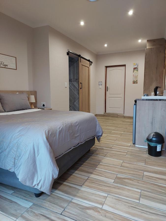 Twins Guest House Astoni فاندربايلبارك الغرفة الصورة