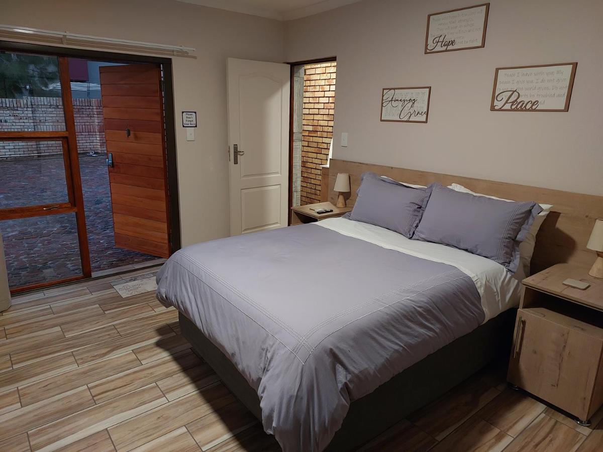 Twins Guest House Astoni فاندربايلبارك الغرفة الصورة