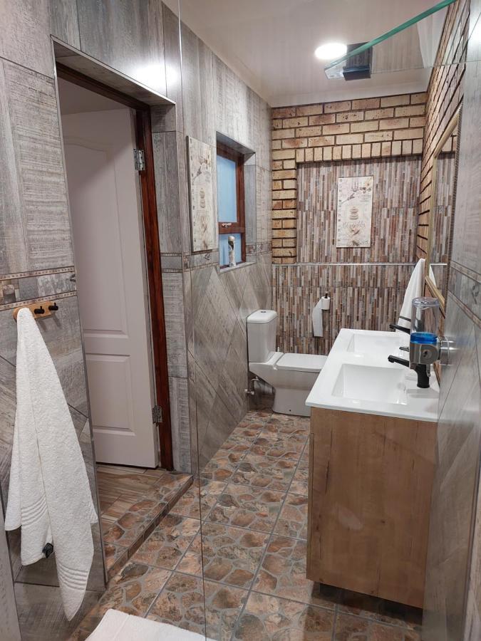 Twins Guest House Astoni فاندربايلبارك الغرفة الصورة