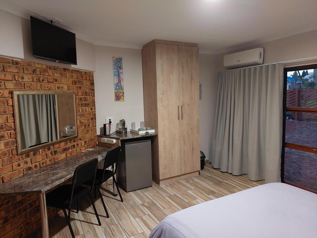 Twins Guest House Astoni فاندربايلبارك الغرفة الصورة