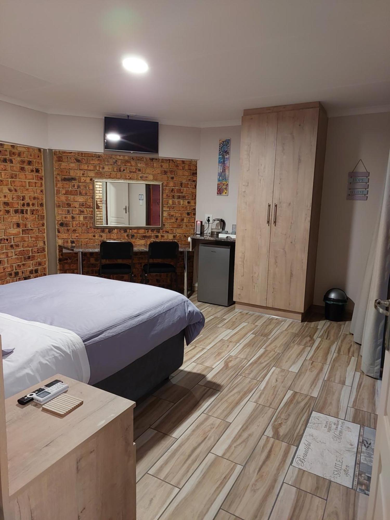 Twins Guest House Astoni فاندربايلبارك الغرفة الصورة